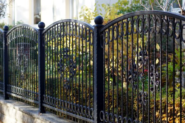 Metal Fence Maintenance